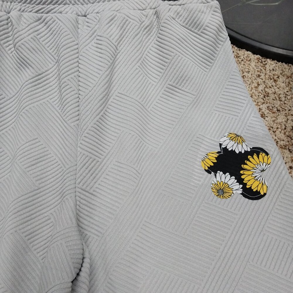 3698 Size XL Double Take NWT 2 piece Upcycled Quilted Look Grey with Black Daisy - Picture 14 of 14
